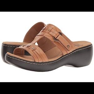 Clark’s Delana Macrae sandals 8.5